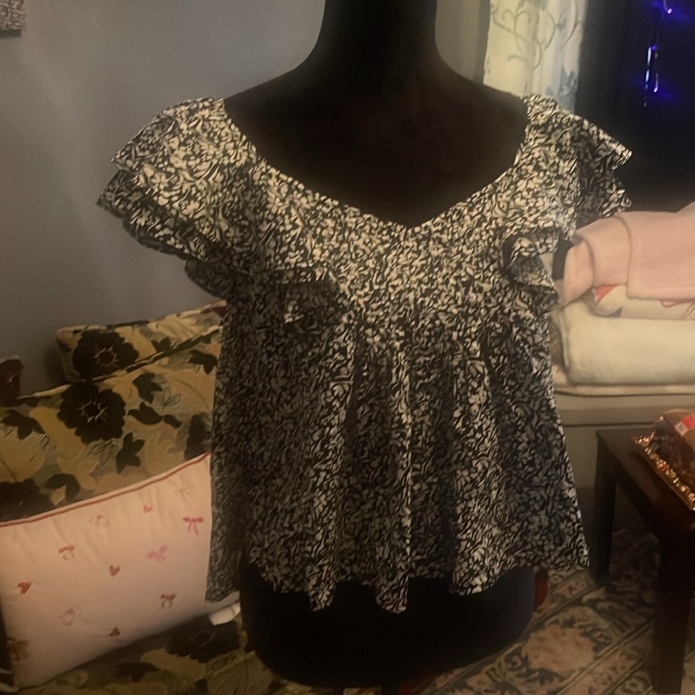 Universal Thread Ruffle Top white and black - Picture 3 of 6